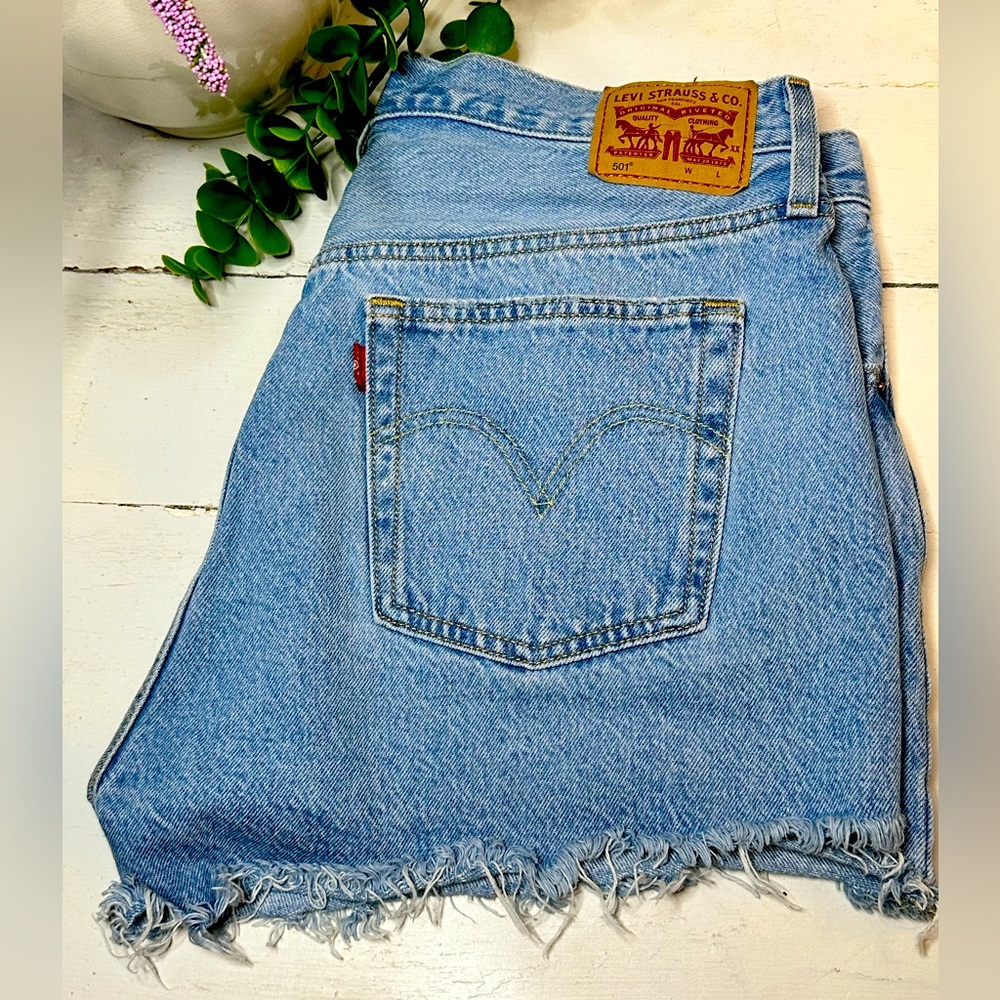 Like New Levi’s 501 Light Blue Cutoff Shorts - Picture 4 of 10